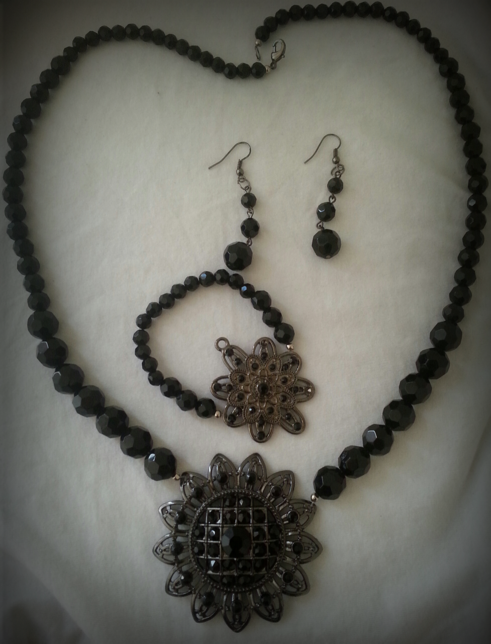 Black necklace set